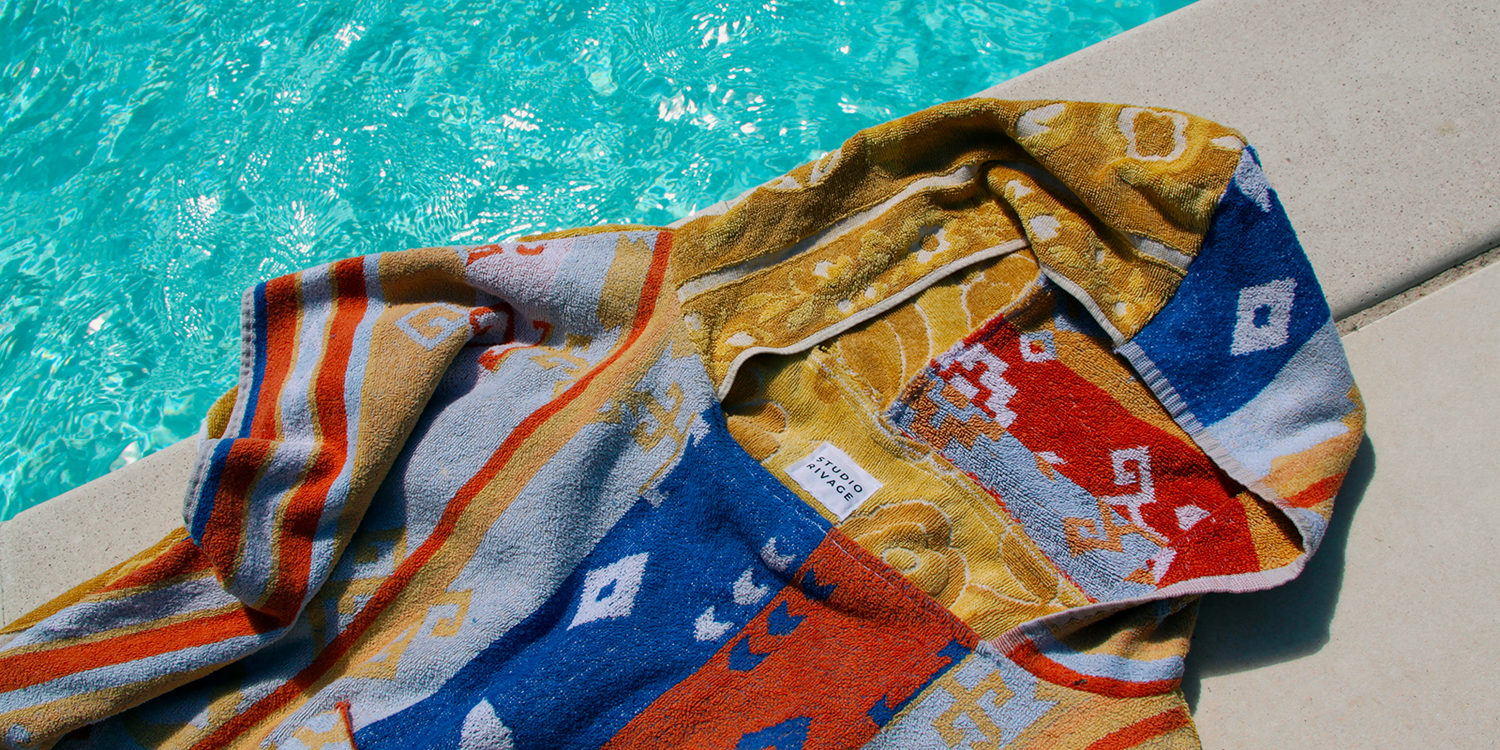 Poncho-serviette-Corail -ïaouss pour les sessions de surf et de